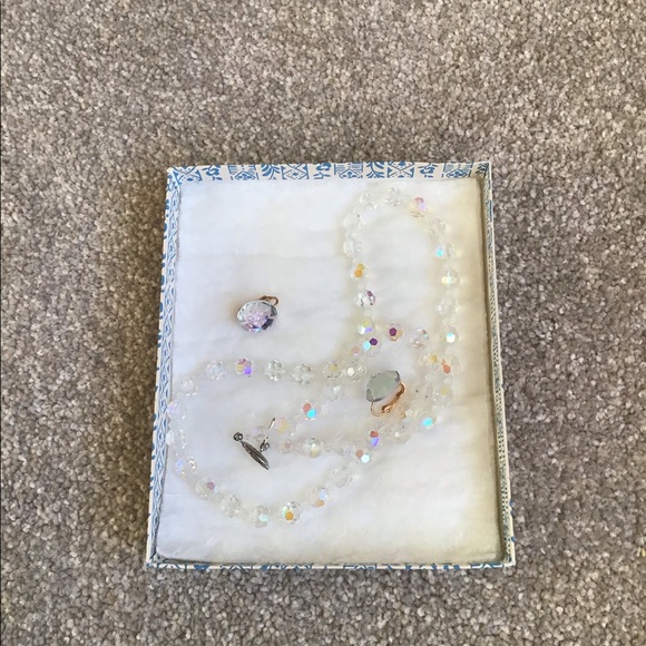 Vintage Crystal necklace and clip on earrings set - Picture 4 of 4